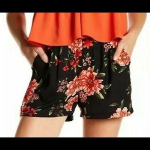 NWT Romeo and Juliet Couture Floral Shorts